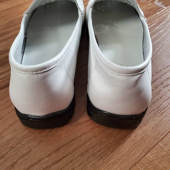 Vintage 1990s Y2K Hillard & Hanson White Leather Cut Out Loafers - Picture 7 of 8